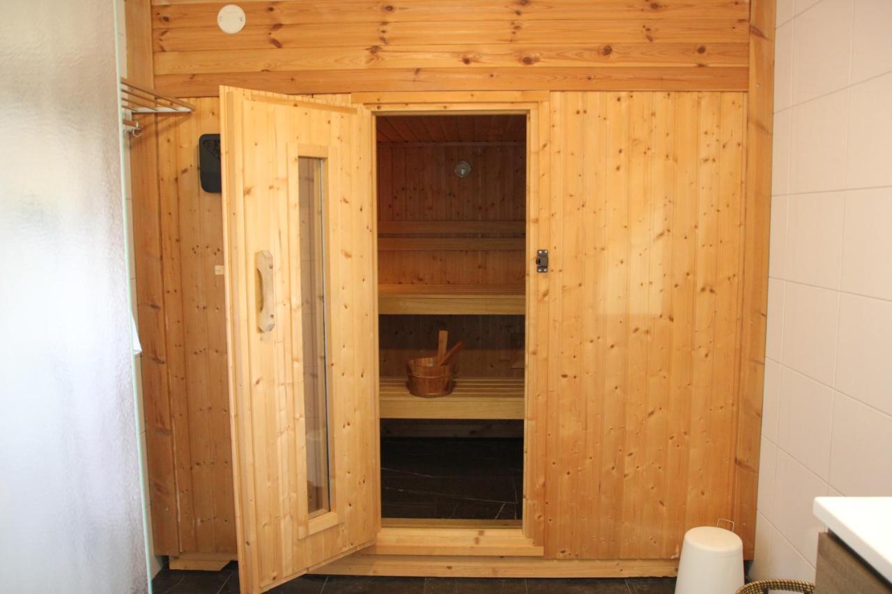 Willa Familiehuis De Betuwe Met Prive Kunstgras Tennisbaan En Sauna Erichem Zewnętrze zdjęcie