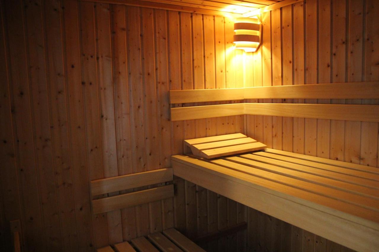 Willa Familiehuis De Betuwe Met Prive Kunstgras Tennisbaan En Sauna Erichem Zewnętrze zdjęcie